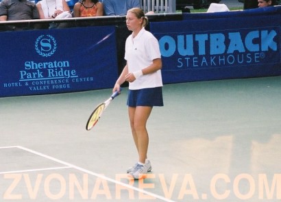 Zvonareva waits serve